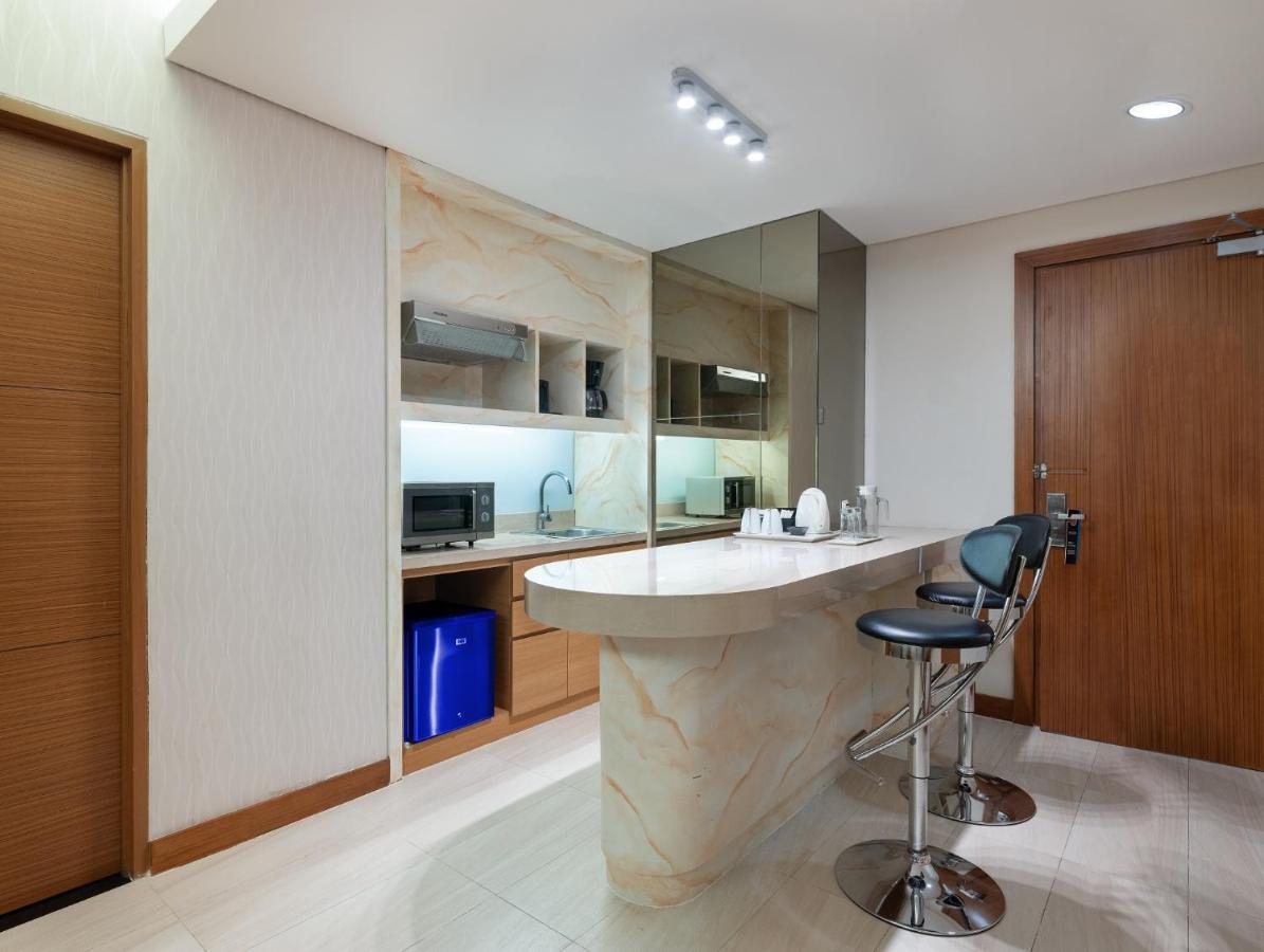 Suite,1436827411:JPEG